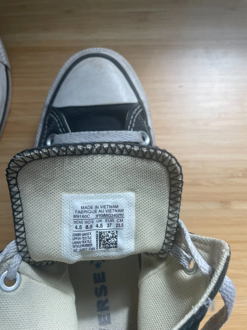 Black and White high top converse - Picture 5 of 6